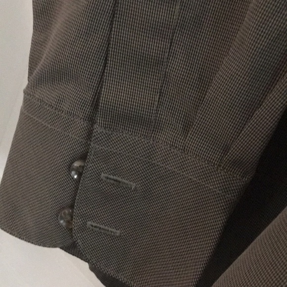 Bruno small checkered Button down shirt. Size 16.5 - Picture 2 of 5